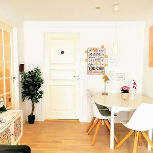 https://300-meter-walk-to-lego-house-80m2-two-bedroom-apartment.aarhushotels.net