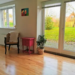 https://300meter-walk-to-lego-house-70m2-apartment-with-garden.aarhushotels.net